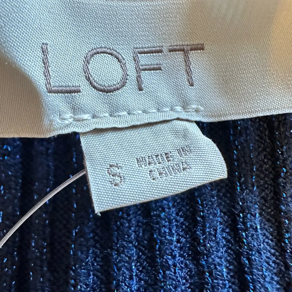 SALE!! NWT Loft Shimmer Ribbed Sweetheart Neck Flare Cuff Sweater Navy Size S - Picture 6 of 7